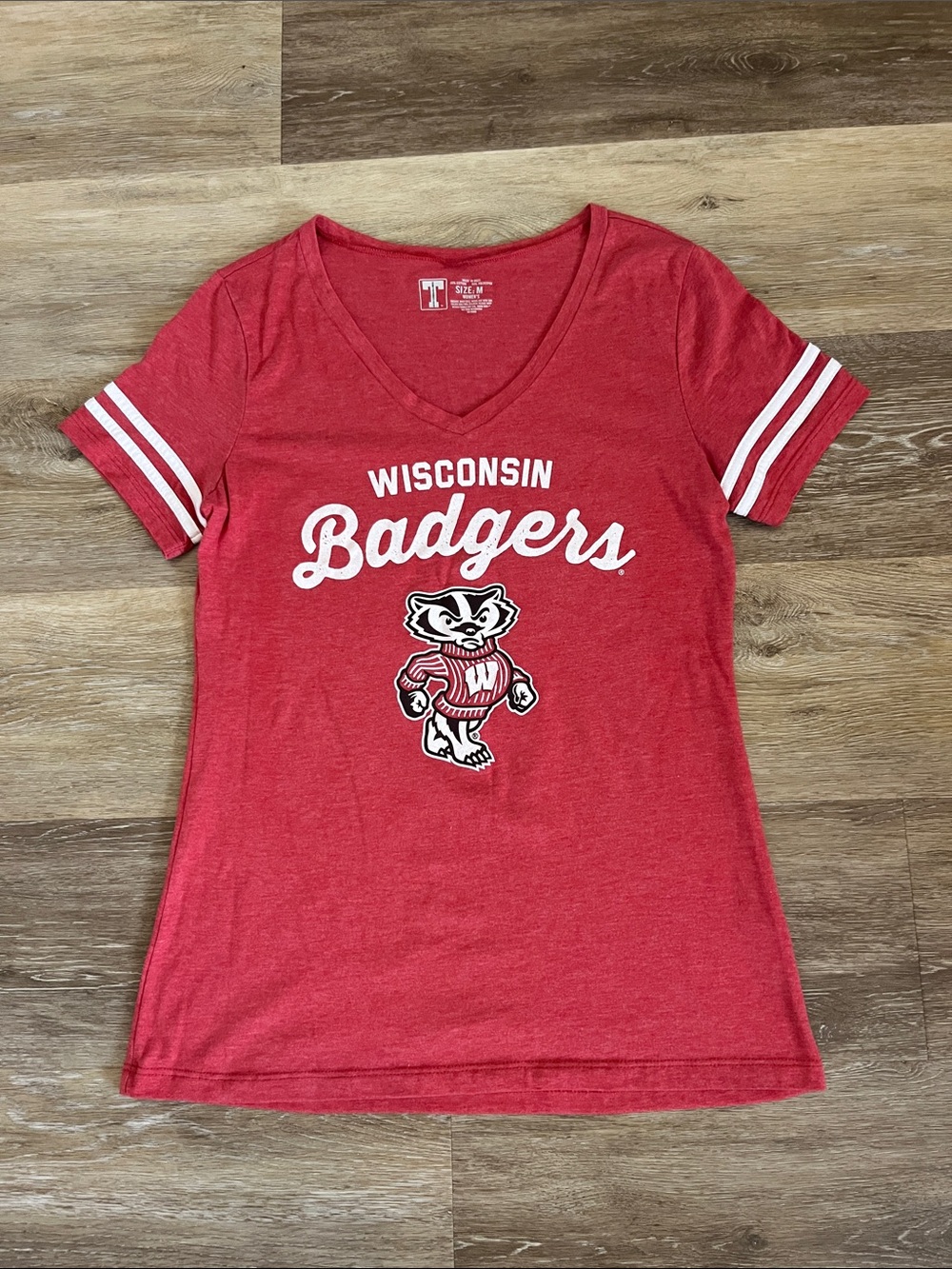 Wisconsin Badgers Women’s V-Neck T-Shirt Red Size M